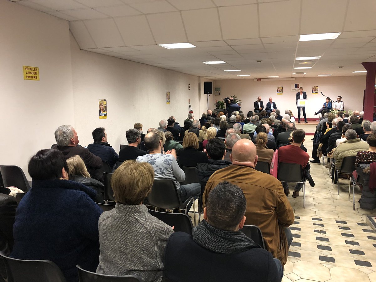 La salle Jean Barthe attentive aux propositions égrenées par <a href="/2020Helene/">Hélène Gauthier 2020</a> et différents colistiers !