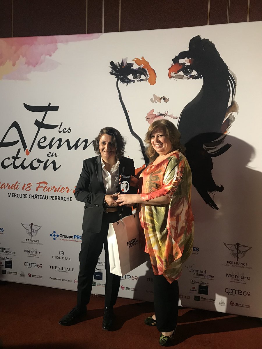Le Trophée de la FEMME INTERNATIONNALE est remis par Nathalie BOBIN Co-Présidente du Pôle Femme de la CPME du Rhône, à Estelle PELTIER, PDG de FOEDERIS.
Félicitations !
#FEA2020 #femmesenaction #trophees