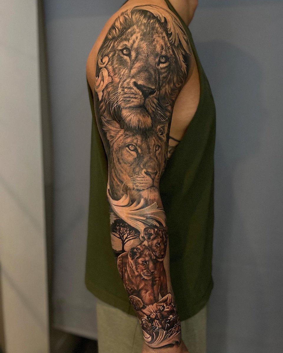 InkParadise1's tweet photo. Charlotte done an awesome job on @DannyO sleeve. A family of Lions to represent his family 🦁 https://t.co/odUVQAmvqv