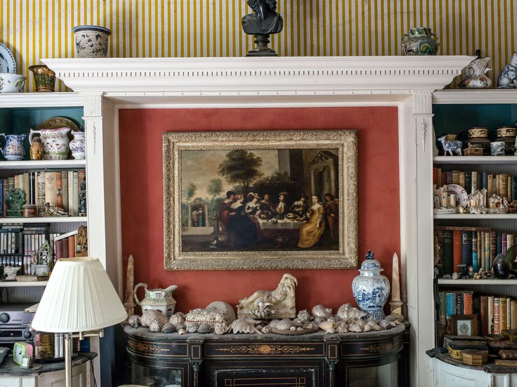 HansonsLondon's tweet photo. Astounding ‘Aladins Cave’ where over £50,000 of treasures were found in #surey for more details please contact enquiries@hansonslondon.co.uk @ElmbridgeNews @EssentialSurrey @SurreyNews @surreylive @RadioSurrey @ThamesDittonCC @MetroUK @thestandardarts @TheElmbridgeMag https://t.co/XnHmUaYV64