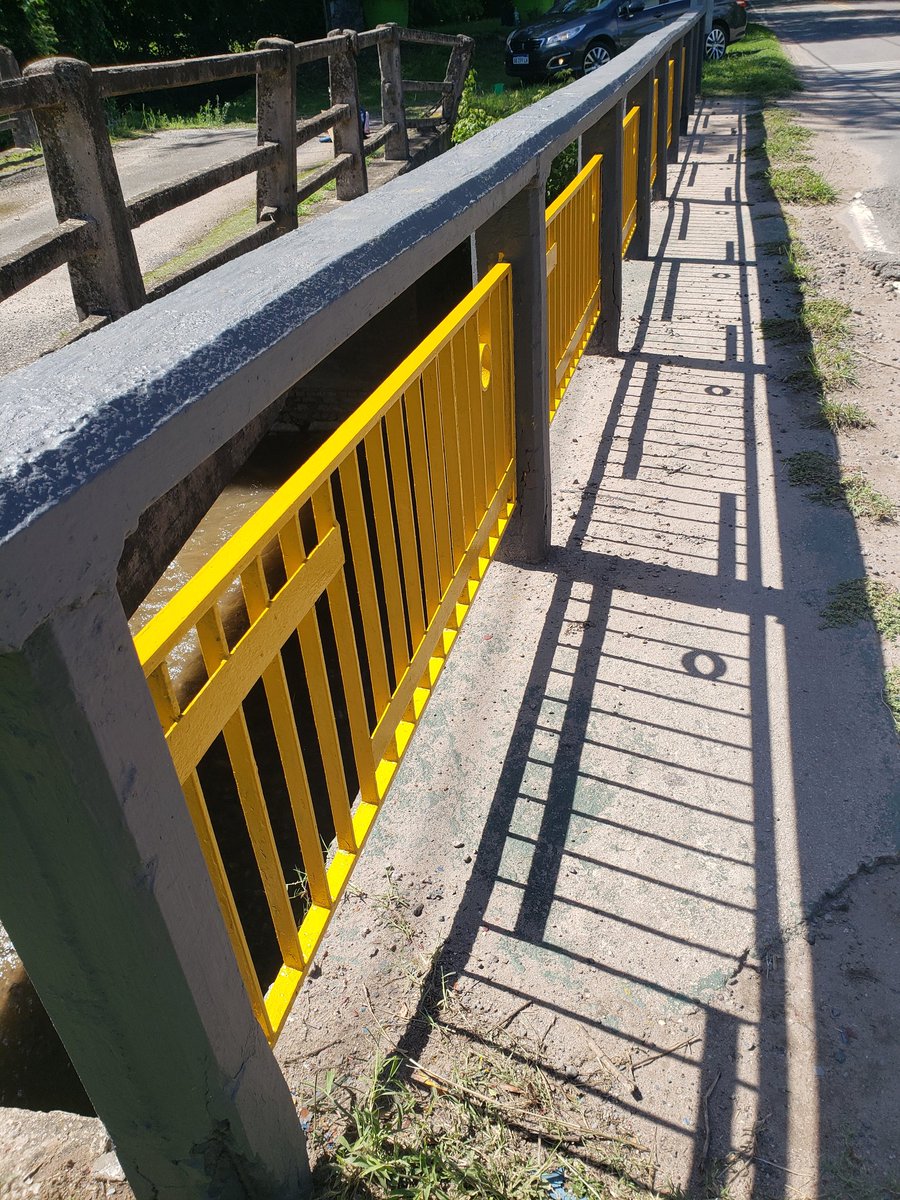 danielsalibi's tweet photo. #Obras
Se comenzó a pintar el 2do Puente sobre la Av San José de Calasanz por la @munimendiolaza y @CamdelasSierras está reparando el Puente sobre la Ruta Intermunicipal para luego también ser Pintado !!
Trabajo en Conjunto !!
#SimplementeGestion https://t.co/nL3cTjbo9M