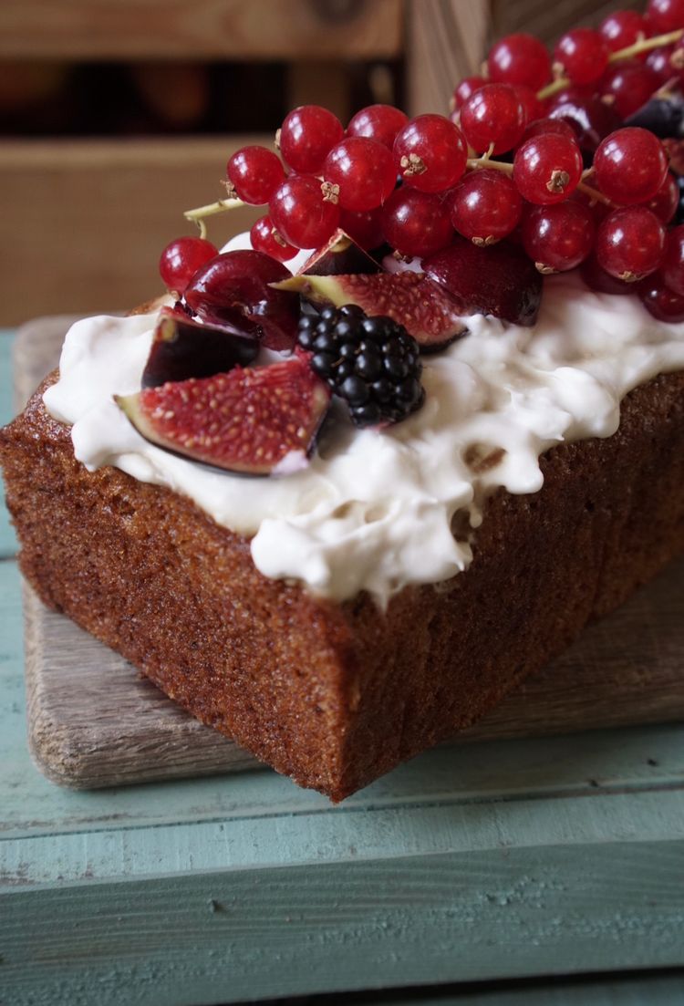 What's your favourite #vegan sweet treat to bake? We love making banana bread at the moment 😍😍 #veganhour