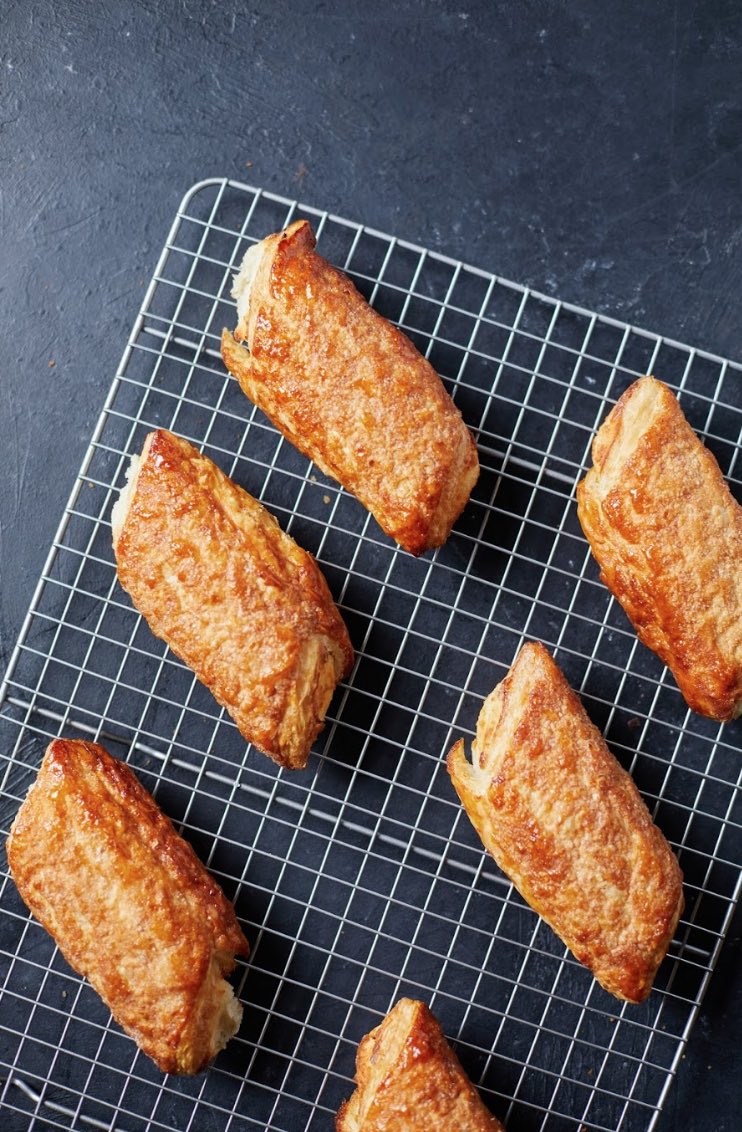 portosbah's tweet image. #Portos classic sweet, flaky pastry dough filled with cream cheese filling Retweet if you love Cheese Rolls®❤️