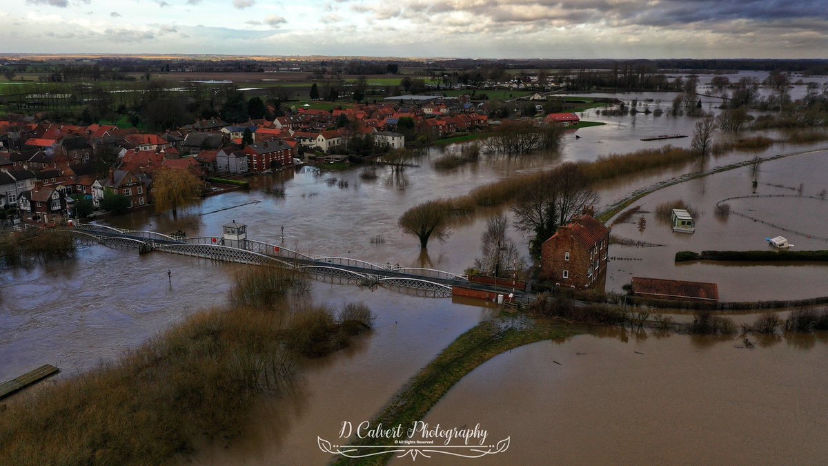 sierra18NY's tweet photo. These are images taken today of the village of #Cawood near #Selby. So far the flood defences are holding at the village side of the Ouse.🤞the water will subside soon. Images courtesy of Dave Calvert #StormDennisUK #Yorkisopen https://t.co/V4eWrlSlqu