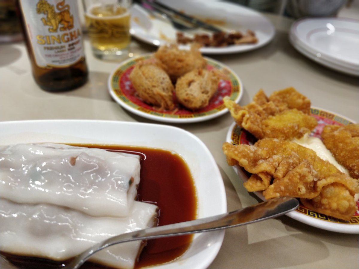 c0rben's tweet photo. Repas bien mérité après le premier jour au parisrb :D https://t.co/Dds56NdDcx