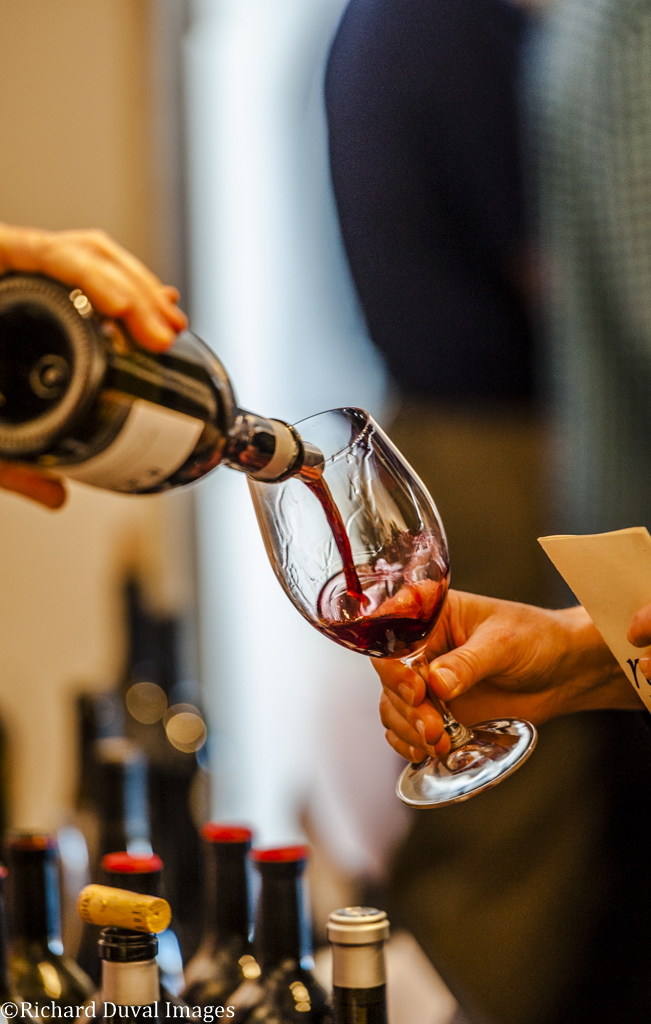 WWValleyWine's tweet photo. Today is #NationalDrinkWineDay – what do you have in your glass? From Syrah to Chardonnay, #WallaWallaWine is a good choice - cheers! 🍷#DrinkWineDay

📷: @VineLinesPhotos https://t.co/sIB7RekWuz