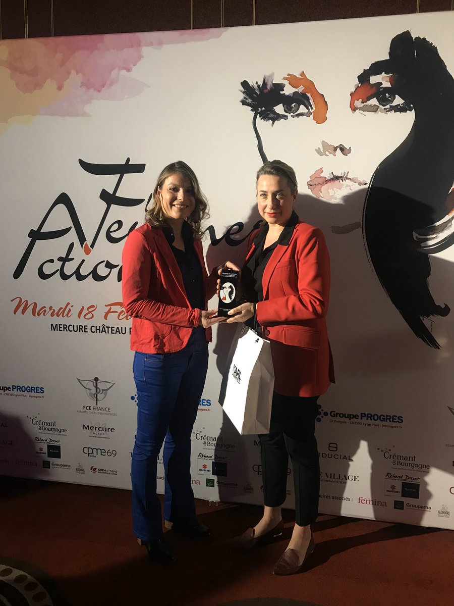 Le Trophée de la FEMME REPRISE ET TRANSMISSION est remis par Stéphanie PIZZUTI, Directrice des relations extérieures de l’entreprise <a href="/Fiducial/">FIDUCIAL</a> à Laurianne DIJOL, Présidente du Groupe ALBARON.
Félicitations !

#FEA2020 #femmesenaction #trophees