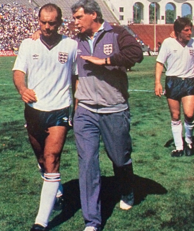 Happy birthday to sir bobby Robson, tracksuit manager ,one of the best coaches  sir bobby  