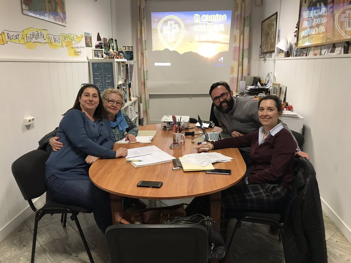 MaristaBadPast's tweet photo. El Equipo de Liturgia sigue preparando las eucaristías de Cuaresma... Un abrazo en Jesús y María. #AhoraMaristas #Somosdesdedentro #Somosfamilia @coemmaristasmed @ArchiMridaBadaj @gvxbadajoz @MaristasBadajoz @MaristasMedit #10tobe https://t.co/5dxwLn2DRn