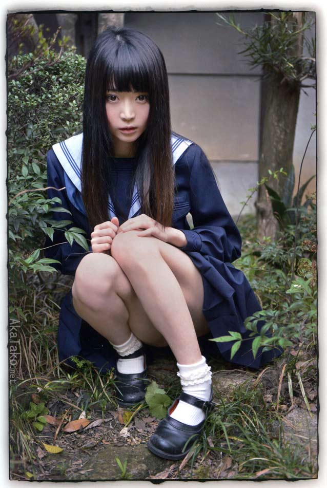 Nananano in the garden. 🌱 Photographed by Kenichi Murata in
