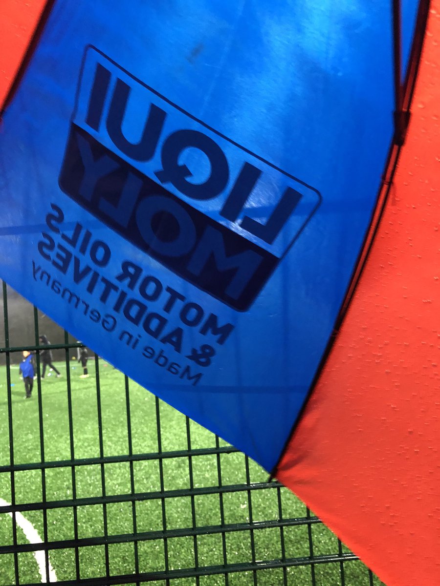 Chell_lawman's tweet photo. Whoโs idea was it to still train tonight โฝ๏ธ โฝ๏ธ โ๏ธ #absolutelydrenched thank goodness for @liqui_moly_gmbh
@AcademyOUFC @OUFCOfficial https://t.co/vUaeZfHkHC