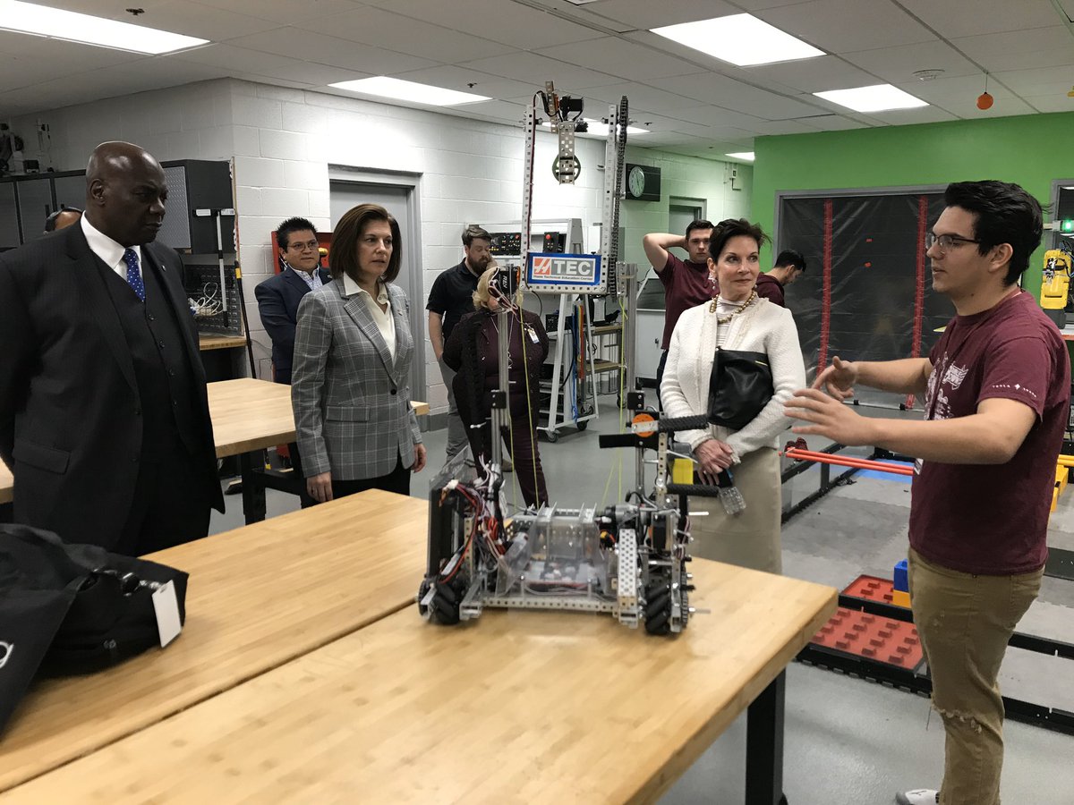 SenCortezMasto's tweet photo. It was so much fun talking with @CimarrOnSpartan students today about new tech projects they're working on—and learning more about their award-winning robotics program. They all have bright futures in #STEM! #InnovationState https://t.co/Dl5vWJufNu