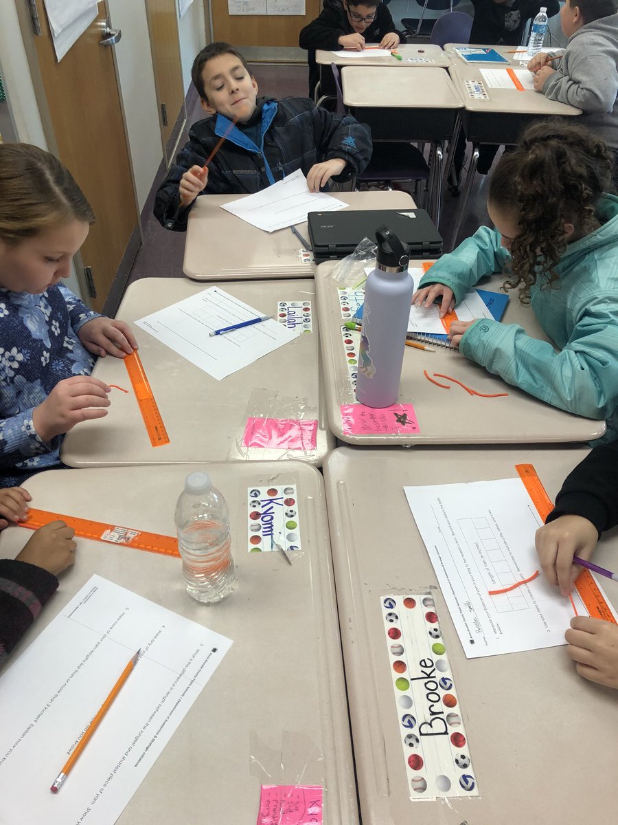 BreachLindsay's tweet photo. Measuring yarn to the nearest fourth to create a line plot! #4thgraderocks https://t.co/JkSxcAwbwk