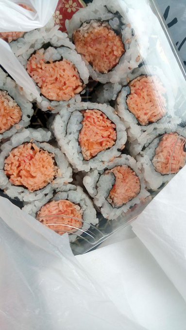 Spicy Crab Roll Craving... :) Being that I am working back at home my lunch out will be decreased.. https://t<a href="/tag/sos"class="tags"><span>#sos</span></a>