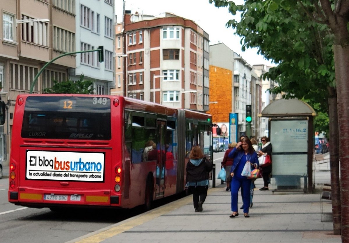BlogBusurbano's tweet image. A #Lín12 vai ser a liña que máis tempo vai pasar "desviada", xa que é a única que fai o percorrido pola Rolda de Nelle pra riba e pra baixo.