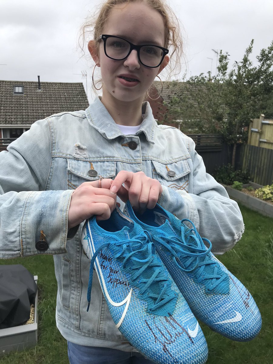 carystilley's tweet photo. Thank you to @joshmurphy65 who gave me some of his boots today! It really has made my day! ๐ @joshmurphy65 @CardiffCityFC #cityasone #cardiffcityfc #cardiffcity #bluebirds #joshmurphy #murphy #CCFC #ccfc #JM11 #jm11 #murphytwins #murphymagic #joshandjacob #joshandjacobmurphy #JM https://t.co/RodInlArAE
