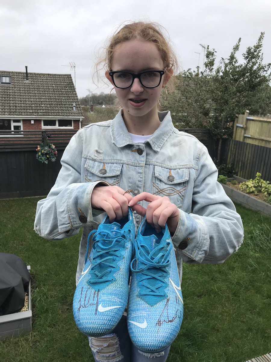 carystilley's tweet photo. Thank you to @joshmurphy65 who gave me some of his boots today! It really has made my day! ๐ @joshmurphy65 @CardiffCityFC #cityasone #cardiffcityfc #cardiffcity #bluebirds #joshmurphy #murphy #CCFC #ccfc #JM11 #jm11 #murphytwins #murphymagic #joshandjacob #joshandjacobmurphy #JM https://t.co/RodInlArAE