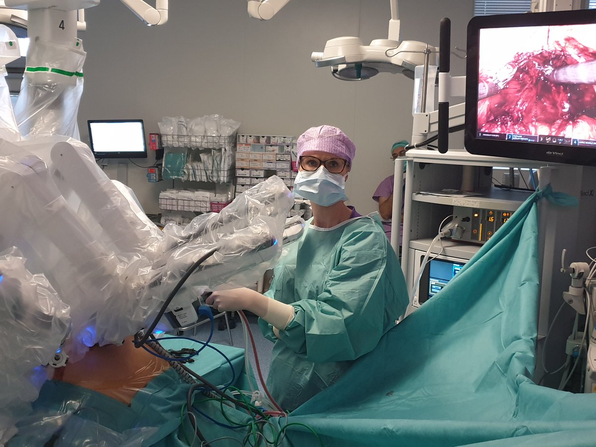 milanhoraplzen's tweet photo. The training of the robotic team from @Urology_Plzen in @KURCH_MNUL continues. Today 2 RRP and one extensive pelvic and presacral LND in biochemical recurrence after RRP and salvage RT (diagnosis based on cholin PET) #uroczech https://t.co/oHccezy0Bs
