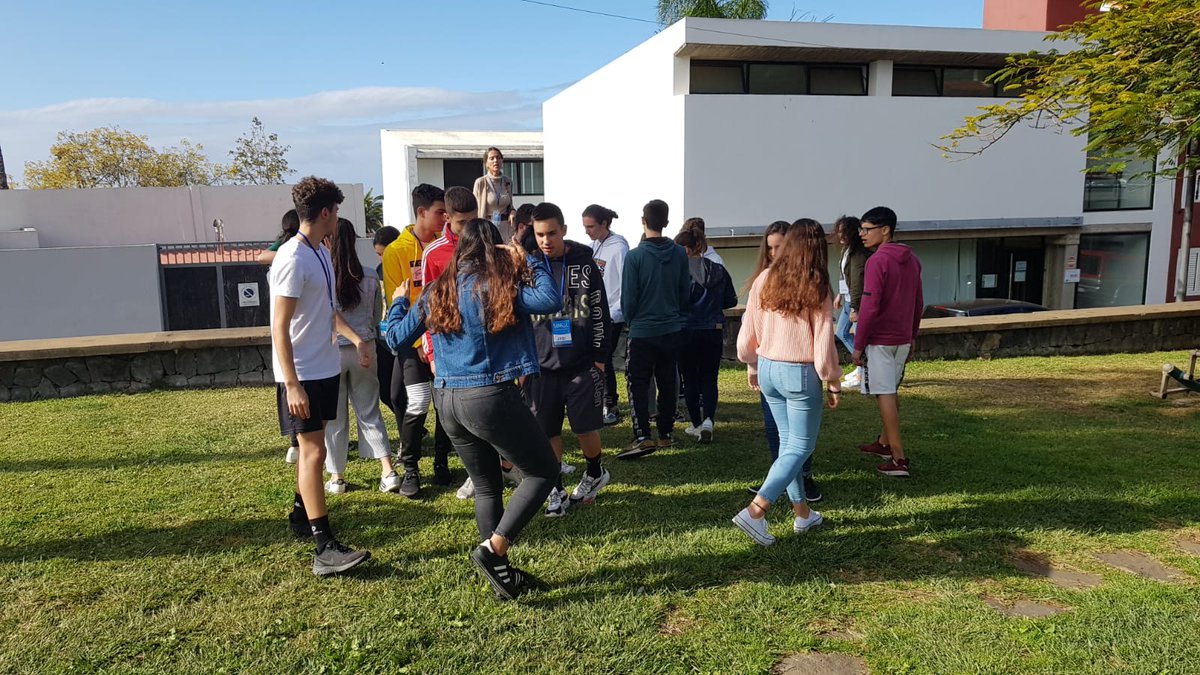 CienciaULL's tweet photo. 🚀 Hoy el #ProgramaSIMUL de @ull @CabildoTenerife está en el municipio de El Sauzal visitando la residencia de mayores Casa de acogida Madre del Redentor. Comenzamos con algunas dinámicas de trabajo en grupo
#intergeneracional #juventudymayores https://t.co/aTBn49T8fn