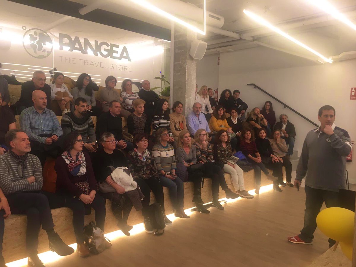 elrincondesele's tweet photo. Maravillosa la acogida que he tenido esta tarde en #Valencia. Estrenar la agenda cultural de @PangeaES ha sido una responsabilidad y, sobre todo, UN ORGULLO. No puedo estar más contento. ¡¡Gracias!! #pangeavlc #viajaconSele https://t.co/xWltKEfckP