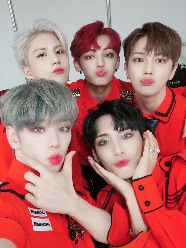 Yoongimint09's tweet photo. No se que esta pasando con ellos exactamente pero ningún grupo merece recibir odio #ThankYouACE #ArmyWithACE #LoveACEForever https://t.co/JVzn5DRiHB