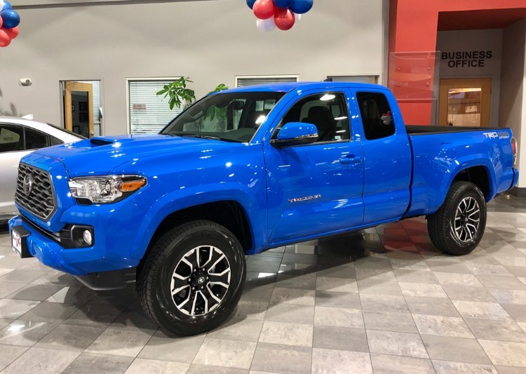 Cilajet's tweet photo. 2020 Toyota Tacoma "VooDoo Blue" has many people talking about its vibrant color. What are your thoughts on "VooDoo Blue?" Obviously, no VooDoo spells need when protected by Cilajet Aviation Grade. 😄🚘✔👌
#cilajet #cilajetceramics #appearanceprotection #TuesdayThoughts https://t.co/M6FegK404U