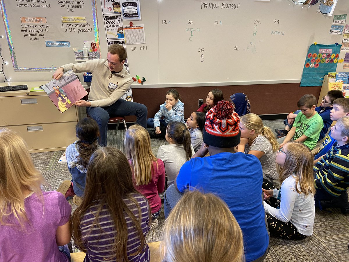 We enjoyed having an NHS member read to our class this morning! 📚💛