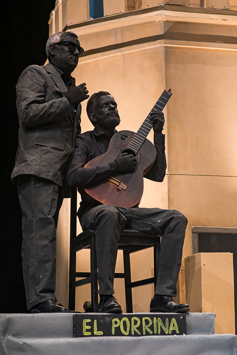 48HorasBadajoz's tweet photo. Si en el pase de preliminares fue la estatua de Luis de Morales, en estas semifinales les acompaña el monumento a Porrina de Badajoz de la plaza de la Soledad guitarrista incluido @A_ContraGolpe #comba2020 #comba2020s1 https://t.co/lQ7zGsgfd1