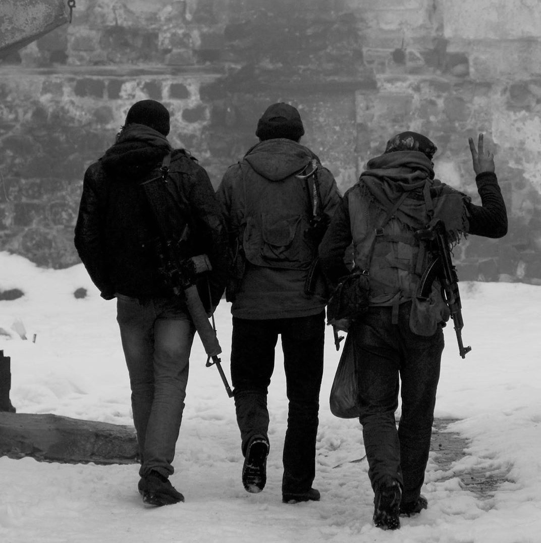 jiboazadiyefilm's tweet image. Filmê me #JiboAzadiyê li Kobanê tê nîşandan!✌
Our film will be screened in the city of resistance #Kobanê✊
Pêncşemê  20/02 sa. 12:00
Înê               21/02 sa. 14:00
Şemiyê        22/02 sa. 11:00&amp;amp;15:00
Yekşemê     23/02 sa. 11:00
#TheEndWillBeSpectacular #KominaFilmaRojava