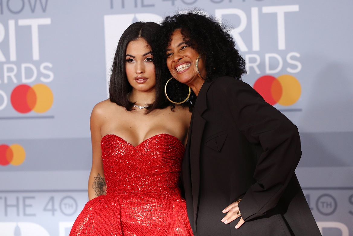 theLDNstandard's tweet photo. @Mabel Here's @mabel walking the #Brits red carpet with her mum, Neneh Cherry!

The singer revealed that it's 30 years to the day that Neneh Cherry was on the same stage accepting her own awards https://t.co/ssgnroBkWl https://t.co/SZ2rVQFFQ0