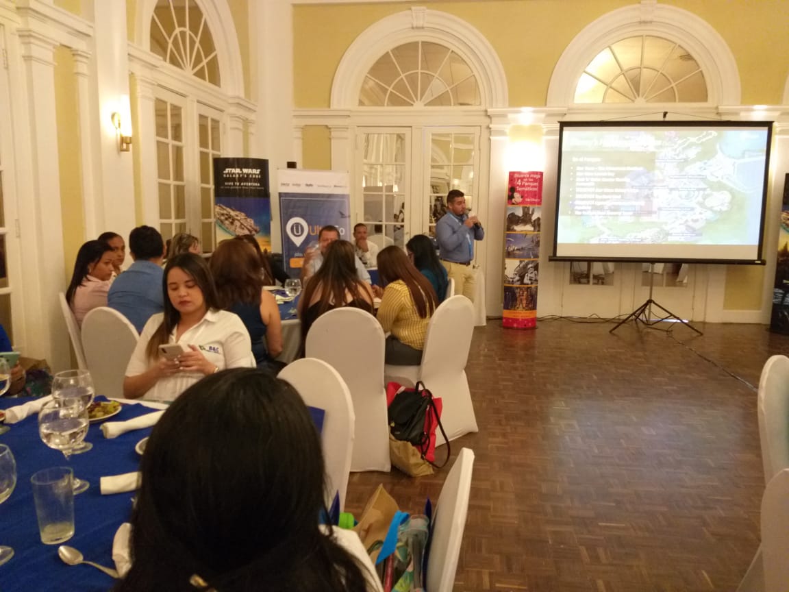 AnatoMayoristas's tweet photo. Nuestra Capacitación en el marco de la Pre Vitrina 2020 hoy en Barranquilla #AnatoCapítuloMayoristas #Anato #AgenciasdeViajes #disneydestinations #waltdisneyworld #ultrago https://t.co/c0hZgHWrmO