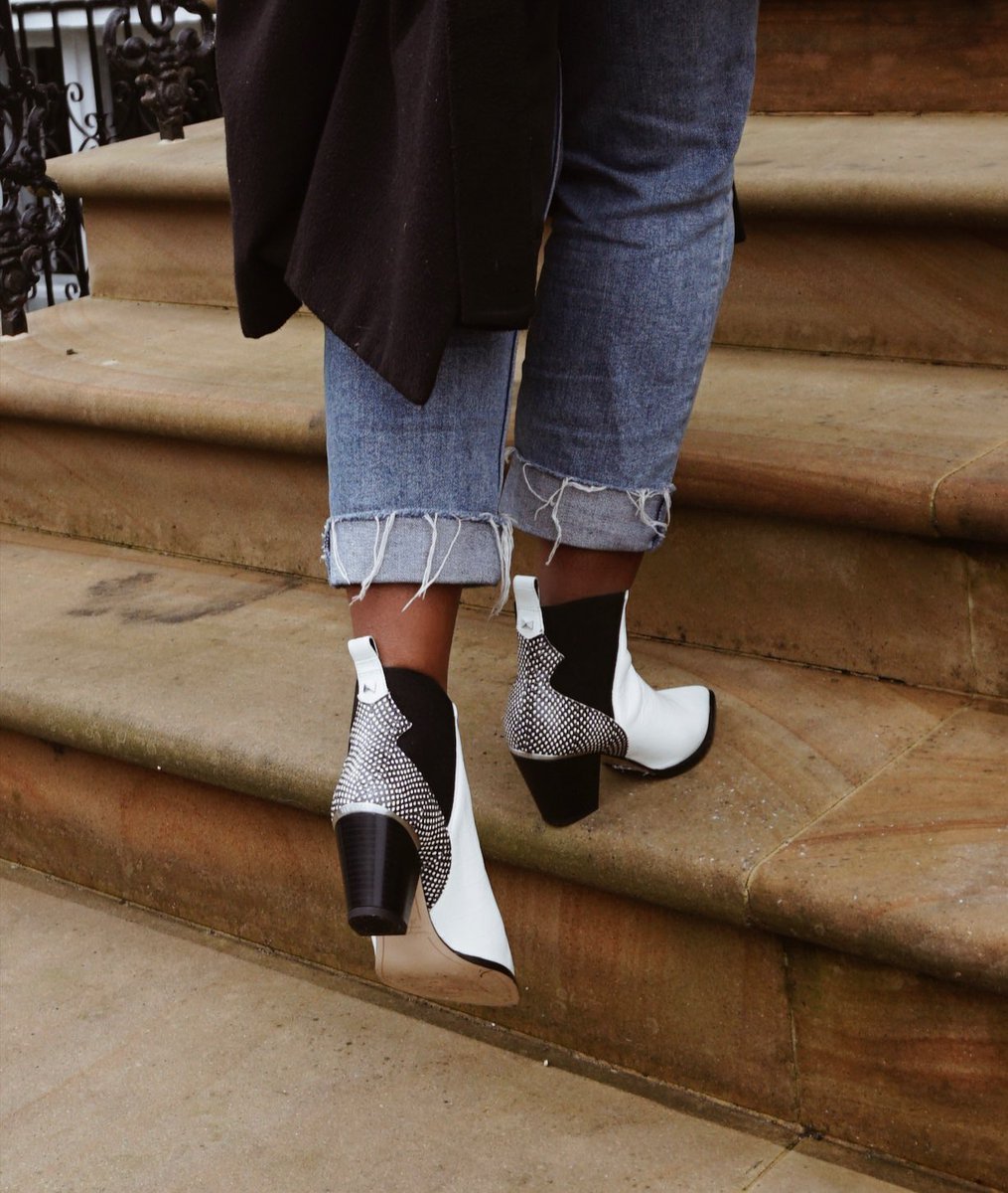 byericamatthews's tweet photo. When you want to step out in style, you'll be wanting to step out in these✨ @ted_baker
GetTheLook: https://t.co/3MIKdNpxTc
#TedToToe #TedBaker https://t.co/oyqrgbRXqM
