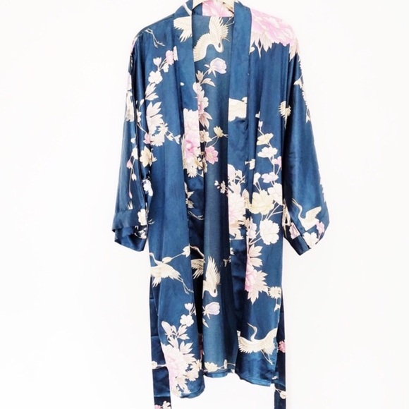 VeraFleming10's tweet photo. So good I had to share! Check out all the items I'm loving on @Poshmarkapp from @MichianaW #poshmark #fashion #style #shopmycloset #boutique #zara #vintage: https://t.co/YMBw1hmk8m https://t.co/Xu7DLgUZE8