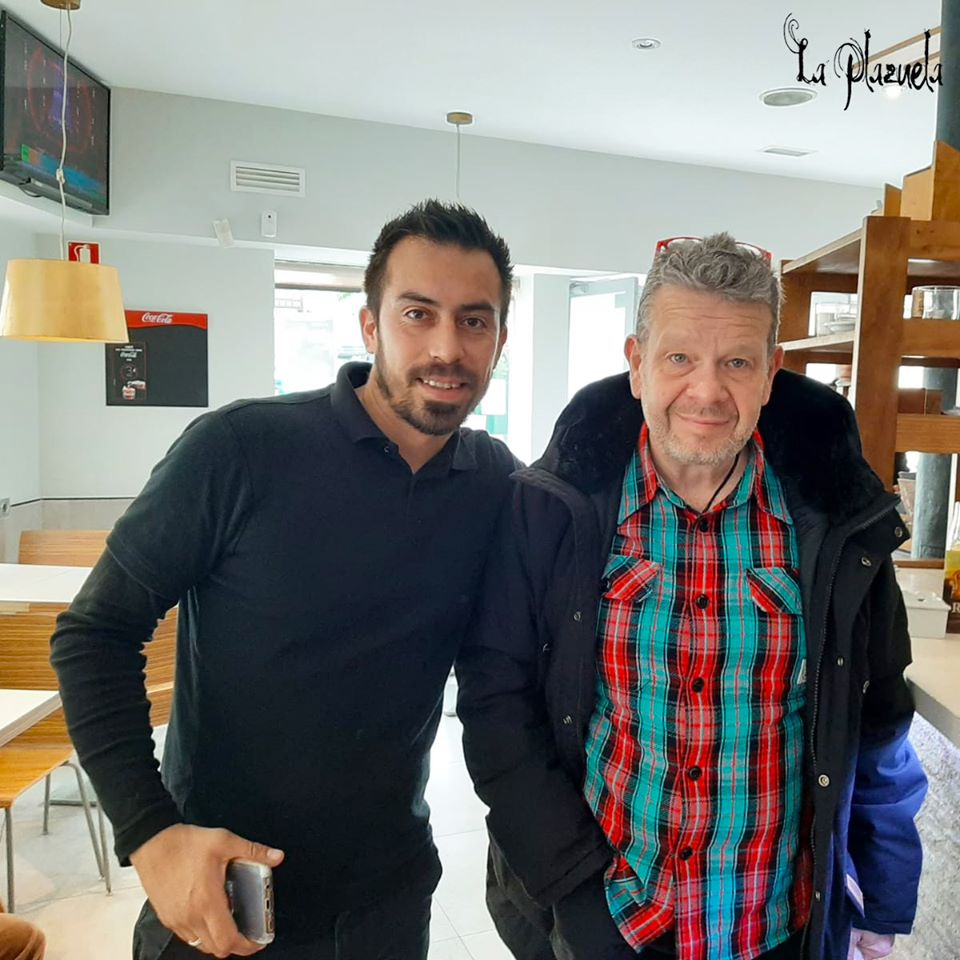 CurroLucas's tweet photo. Anda @albertochicote  de grabación por Almería. Se ha dejado ver y fotografiar por Casa Puga, La Plazuela y La Encina... https://t.co/XTUOuRDrO7