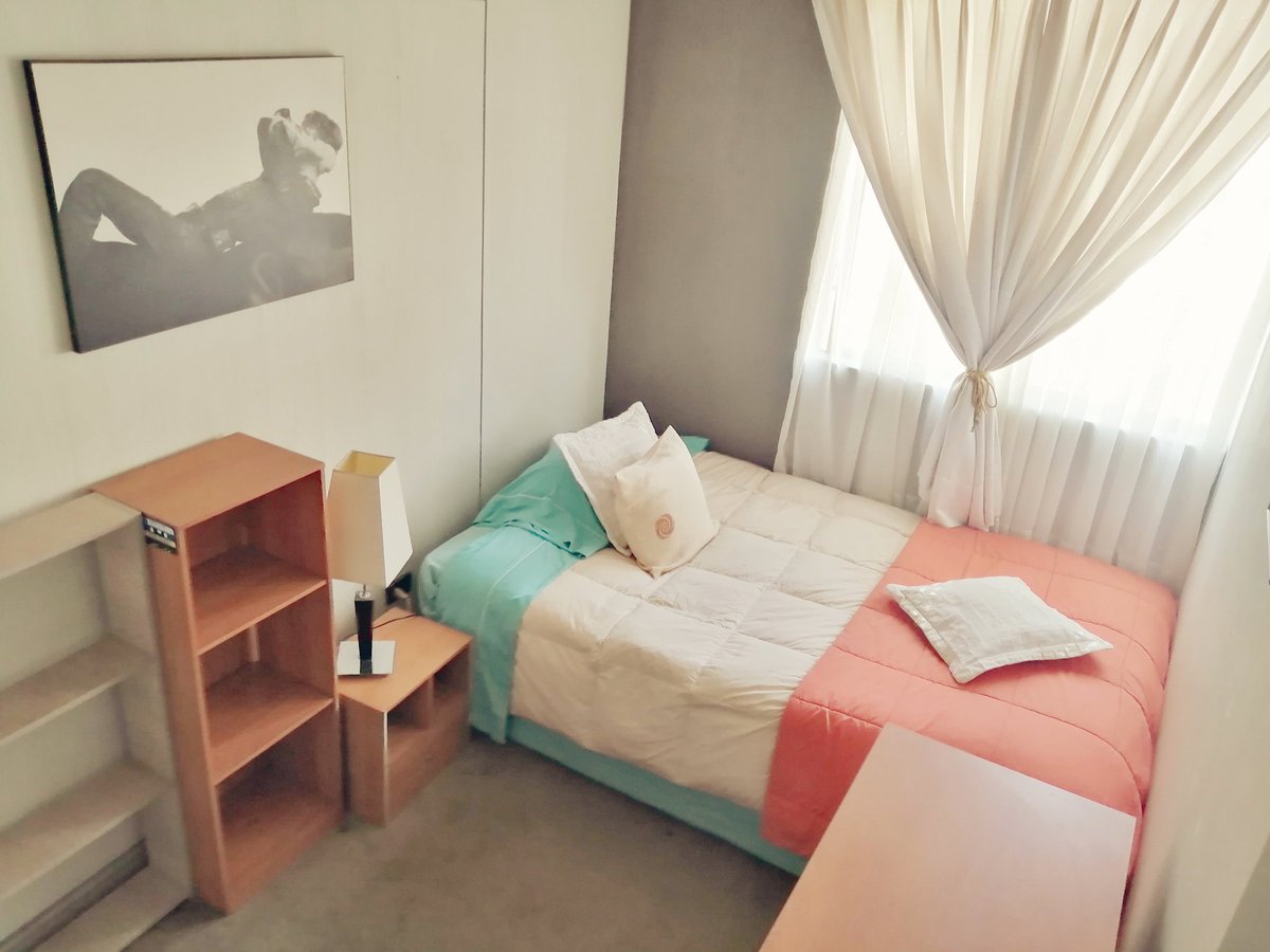 PoloCTroncoso's tweet photo. Hola
Busco Rommie!!
Amoblada con cama de 1 plaza 3/4, velador, cómoda, rack y closet, sin tv.
Incluye Internet y cable
A pasos de metro Toesca
Baño compartido
Valor incluye todo los gastos
Lugar limpio y tranquilo
#Rommie #arriendo #compartodepa #toesca #Santiago https://t.co/n0sZu67NJI