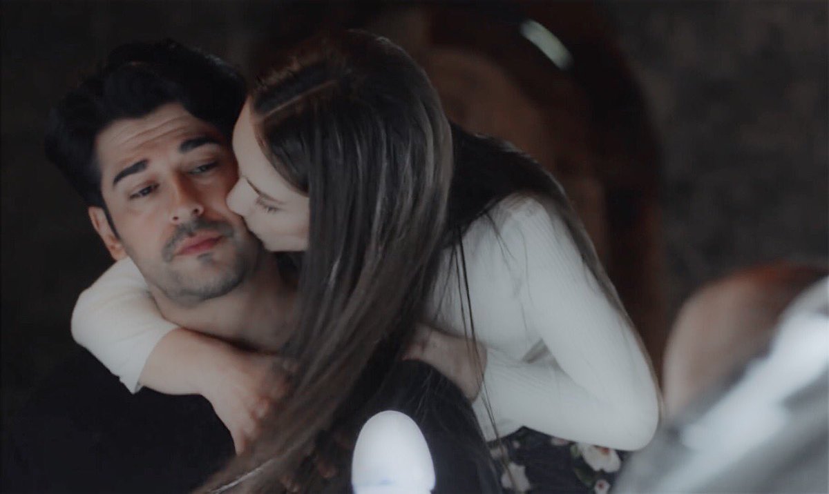 Mutluluktan 🌸

#NihanSezin | #NihKem | #NeslihanAtagül | #BurakÖzçivit | #KaraSevda 🖤