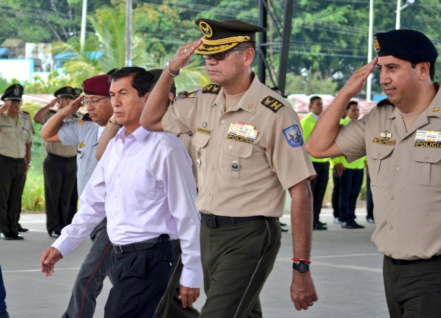 Gobersucumbios's tweet photo. @Gobersucumbios @ToniRojasCasti1 participó de la ceremonia de #'#CambioDeMando entre el Ing. Fausto Iñiguez Sotomayor (comandante saliente) y el Ing. Janio Bustillos López Flamante Jefe de la Subzona de Policía Sucumbíos N°21. @Lenin @mariapaularomo @MinGobiernoEc https://t.co/vVItWnJOJf