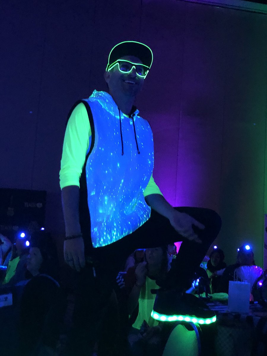 munoz_christam's tweet photo. NEON fun!!!! #GYTO Can’t wait time bring it to my classroom #secondgrade #jrerocks https://t.co/2FWyDHk82y