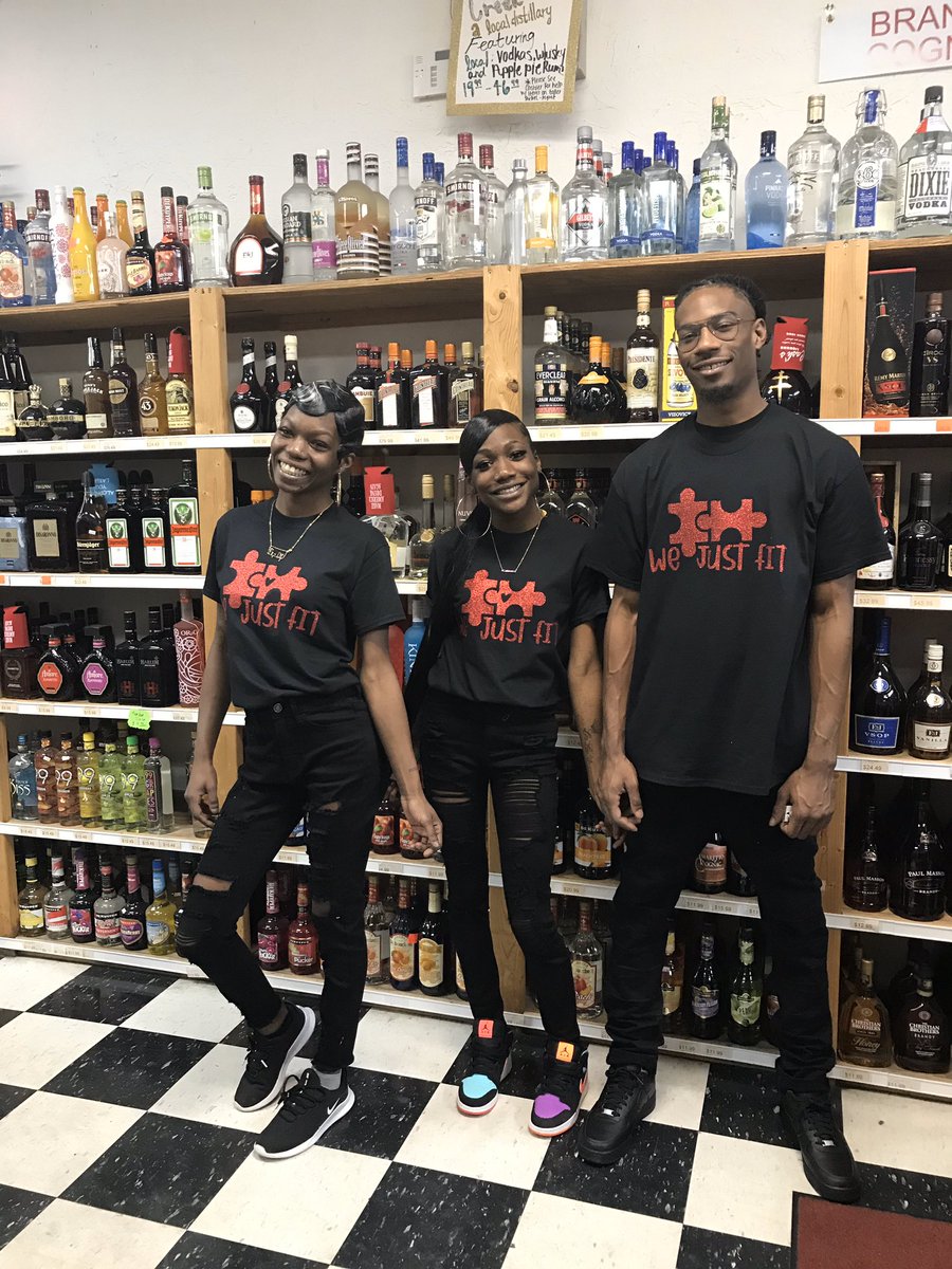 ColemanTriad's tweet photo. I don’t think my heart was BUILD to love just one person ♥️ god gave me a heart big enough to love you both ♥️ #polywife #polytriad #polylife #polyamory #TongueOutTuesday #DreamcatcherSCREAM #polygamy #triad #coleman4 https://t.co/v0LYPczt7h