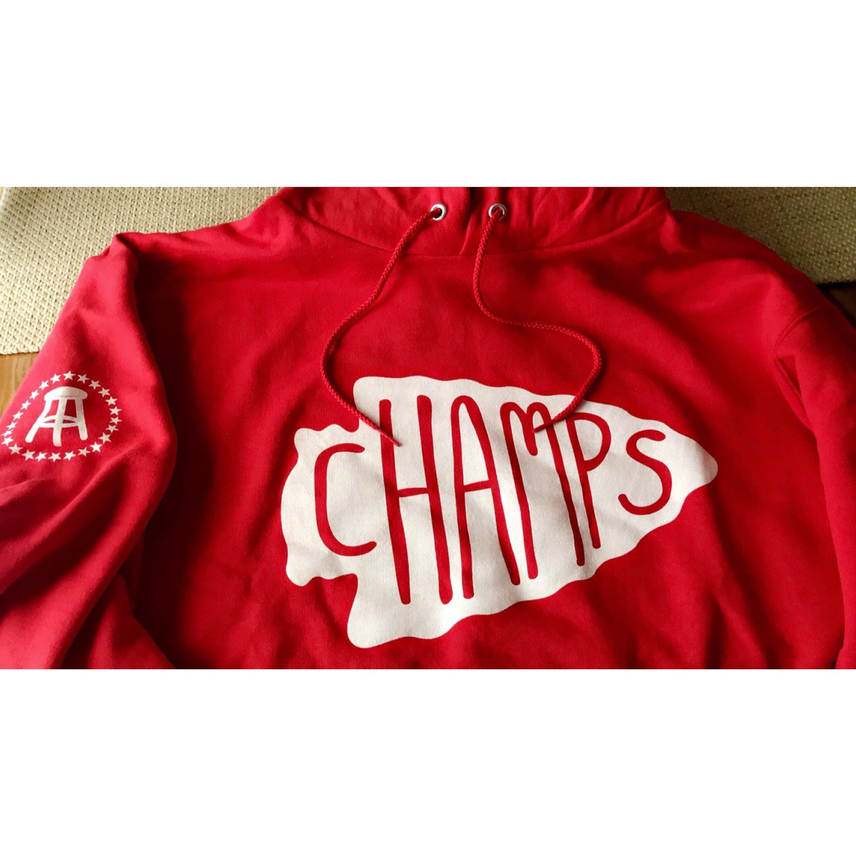 smittyyy20's tweet photo. New @Chiefs gear from @barstoolsports just showed up today! @PatrickMahomes @tkelce @cheetah @Mathieu_Era https://t.co/NLBgt1wMby
