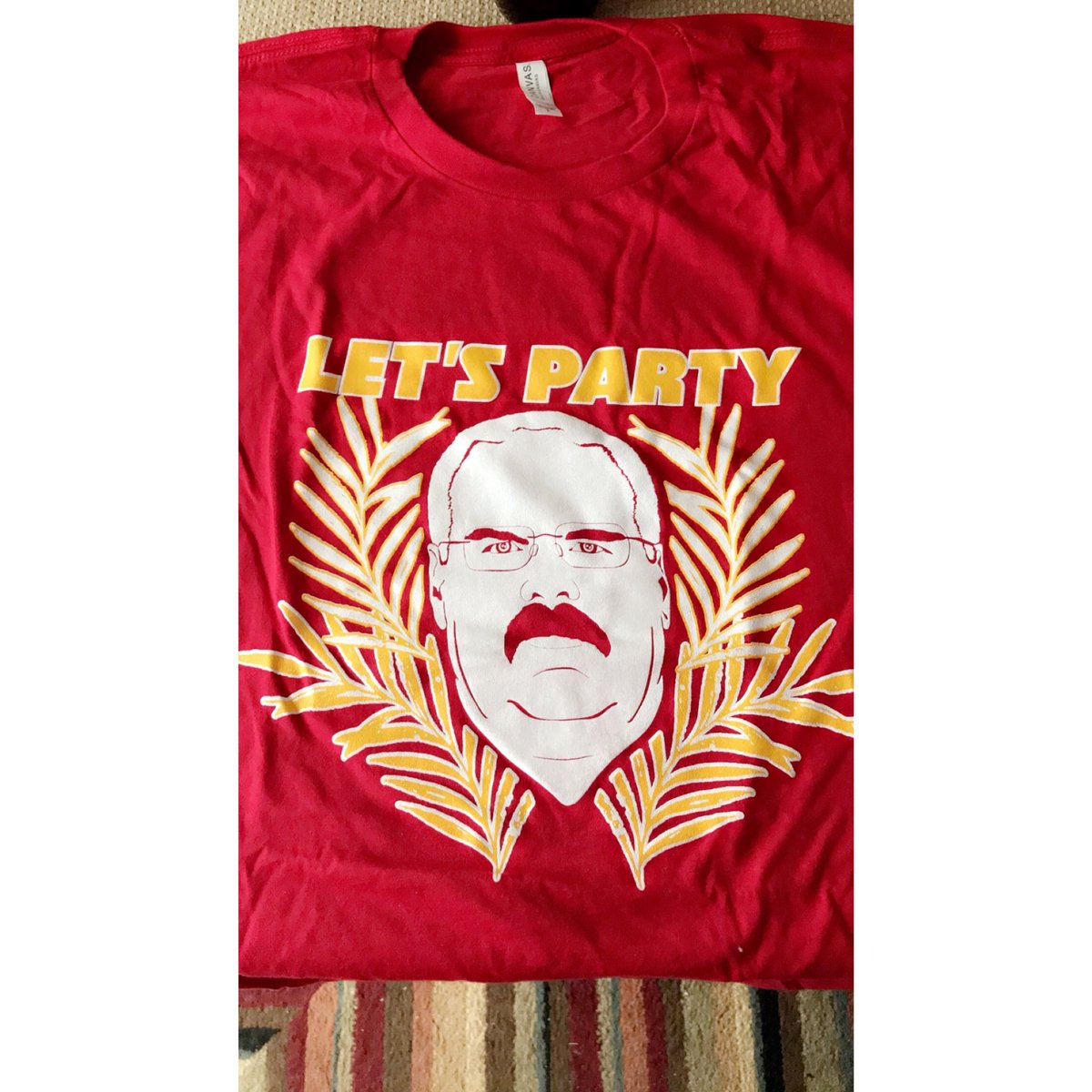 smittyyy20's tweet photo. New @Chiefs gear from @barstoolsports just showed up today! @PatrickMahomes @tkelce @cheetah @Mathieu_Era https://t.co/NLBgt1wMby
