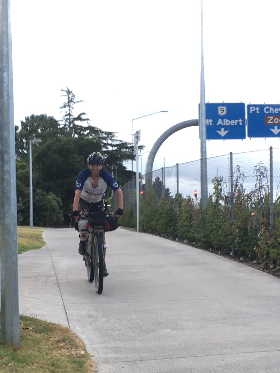 molecular_plant's tweet image. Our own Nijat started his Tour Aotearoa 2020: 3,000 kms from Cape Reinga to Bluff by bike. End of Day 2 yesterday, we went to support him as he was passing in Auckland. Go @nijat_imin #TourAotearoa