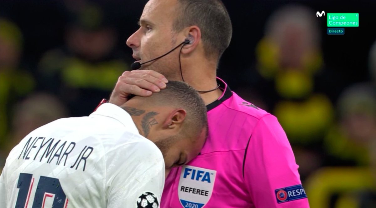schmitgustave's tweet photo. #BVBPSG
Neymar: Ils sont méchants avec moi
Arbitre: C'est bon pleure pas je vais lui mettre un jaune https://t.co/AaYLEtQhtq