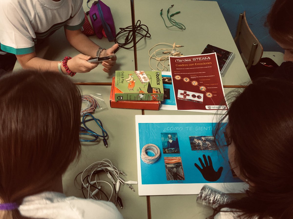 Fdito_gormaz's tweet photo. Detectamos emociones con #obrasdearte gracias a la ayuda de @makeymakey #scratch3.0 y #Chromebook @GoogleForEdu #TardeSteam en @colegiosanramon https://t.co/RdDnXxtQrf