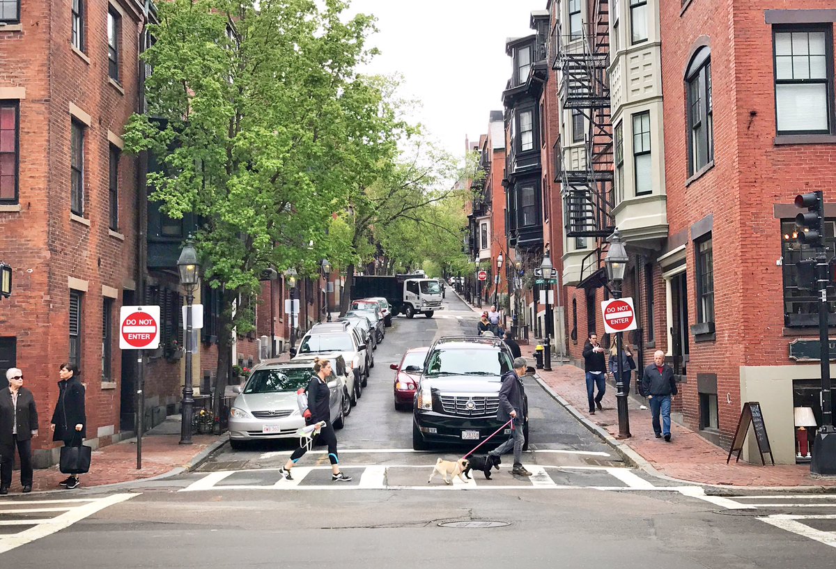 CourseCharted's tweet photo. A8: There is SO MUCH to do within #Boston that I honestly didnโt want to leave (in some cities Iโm itching for a day trip but here I wanted to stay and explore!) ๐๐ฃ
#UltimateGuideBoston #Libraries #AcornStreet https://t.co/nzn3uISCd8