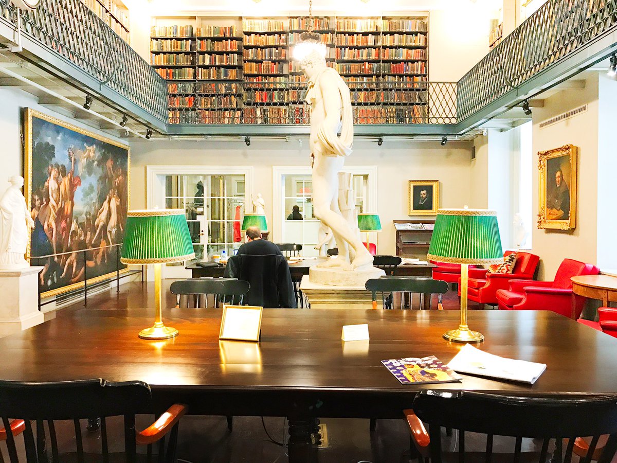 CourseCharted's tweet photo. A8: There is SO MUCH to do within #Boston that I honestly didnโt want to leave (in some cities Iโm itching for a day trip but here I wanted to stay and explore!) ๐๐ฃ
#UltimateGuideBoston #Libraries #AcornStreet https://t.co/nzn3uISCd8