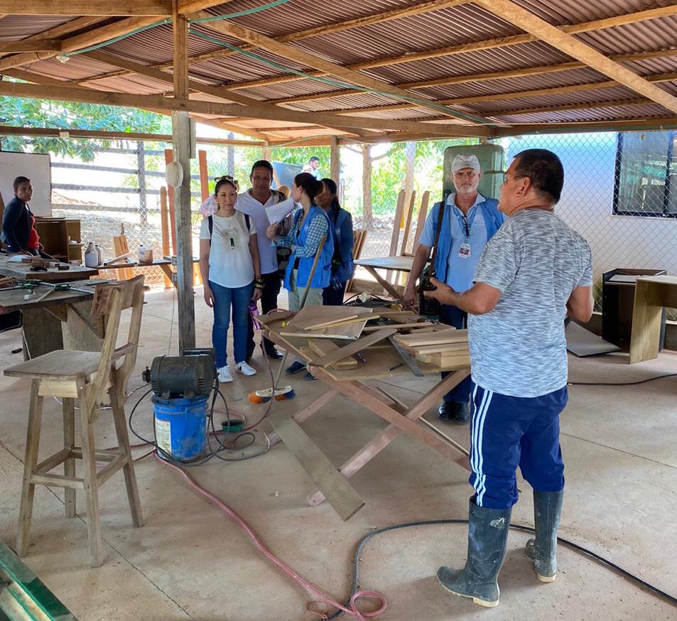 MisionONUCol's tweet photo. Visitamos el antiguo ETCR de Carrizal en Remedios, con comisión interinstitucional de @GobAntioquia @ARNColombia, @PartidoFARC y Alcaldía de ese municipio quienes dialogaron con las personas en proceso de reincorporación y visitaron proyectos Productivos. #AsíSeConstruyePaz 🕊 https://t.co/zsWQRXb4y9