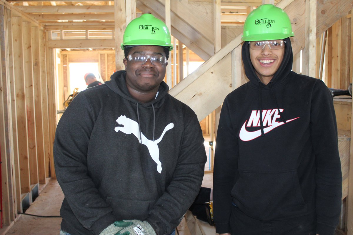 greenbayschools's tweet image. Bridges Construction &amp;amp; Renovation students are working hard on their new home at 505 5th St. Overheard from a student on the build site today, "This is the best part of my day." #CareerReady #CommunityReady @GBWestHS @NWGreenBay @DowntownGB @onbroadway