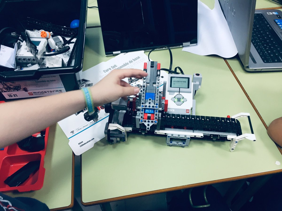 Usamos #LegoMindtormsEv3 transversalmente con #lengua para trabajar la #gramática  #TardeSteam en ⁦<a href="/colegiosanramon/">Colegio San Ramón y San Antonio</a>⁩