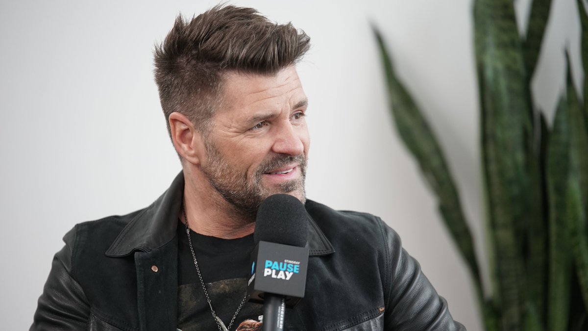 StingrayMusique's tweet image. Nous avons eu le privilège de rencontrer #MarcDupré dans le cadre d'une entrevue #PausePlay! 🎥 L'épisode sera bientôt en ligne, ne manquez pas ça!
🎧 En attendant, écoutez la chaîne musicale créée par l'artiste → bit.ly/2ks3fo3

@marc_dupre